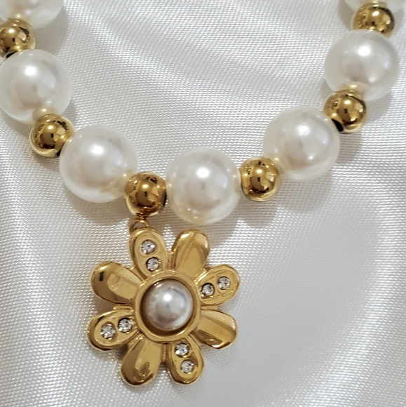 18K Gold Plated  White Natural Pearl Flowers Set - Picture 5 of 6